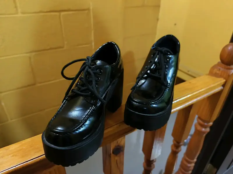 Zapatos de charol negros con plataforma - 13