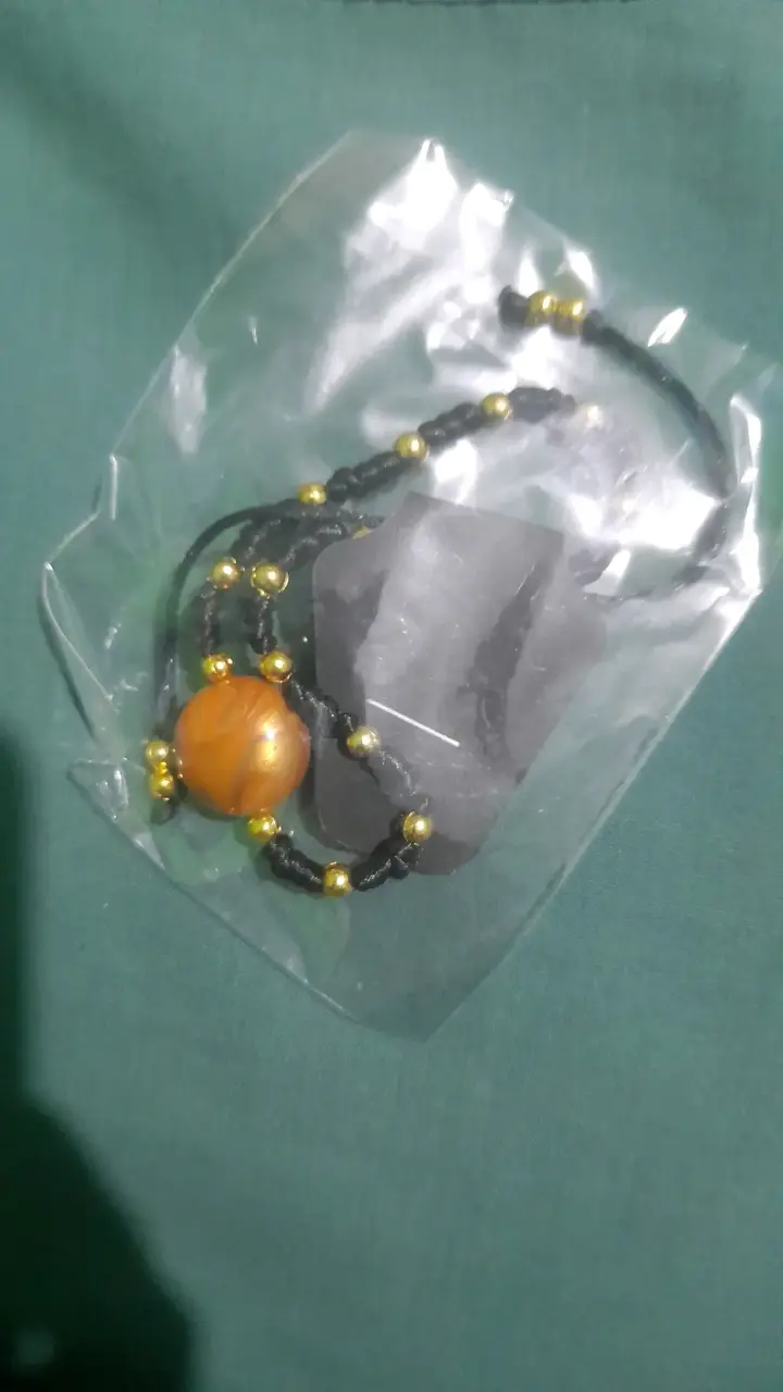 Pulsera con cuentas doradas y ámbar