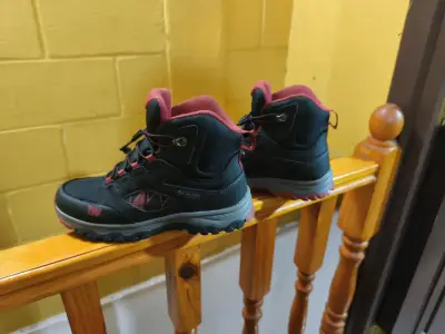 Botas negras de montaña - miniatura 5