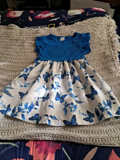 Vestido floral para niña - miniatura 3