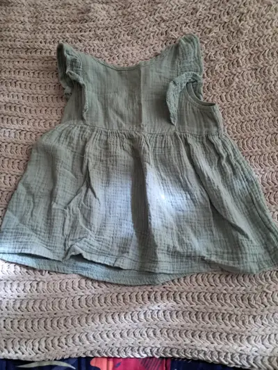 Vestido floral para niña - miniatura 6