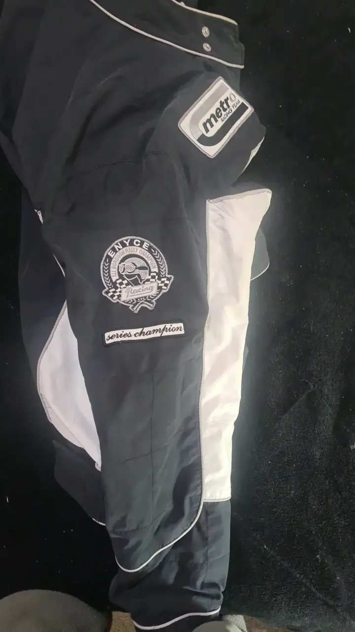 Chaqueta negra con logos - 3