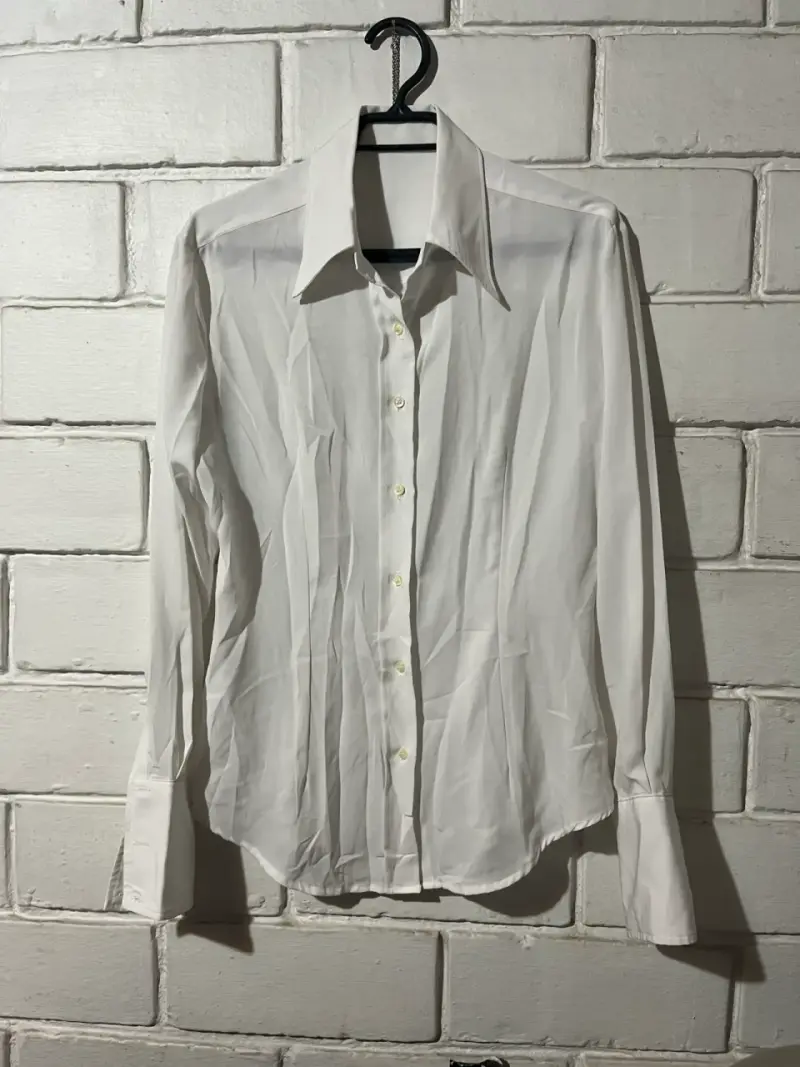 Blusas negras y blancas - 1