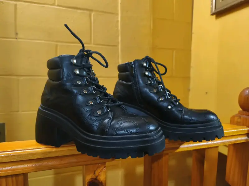 Botas negras de cuero - 2