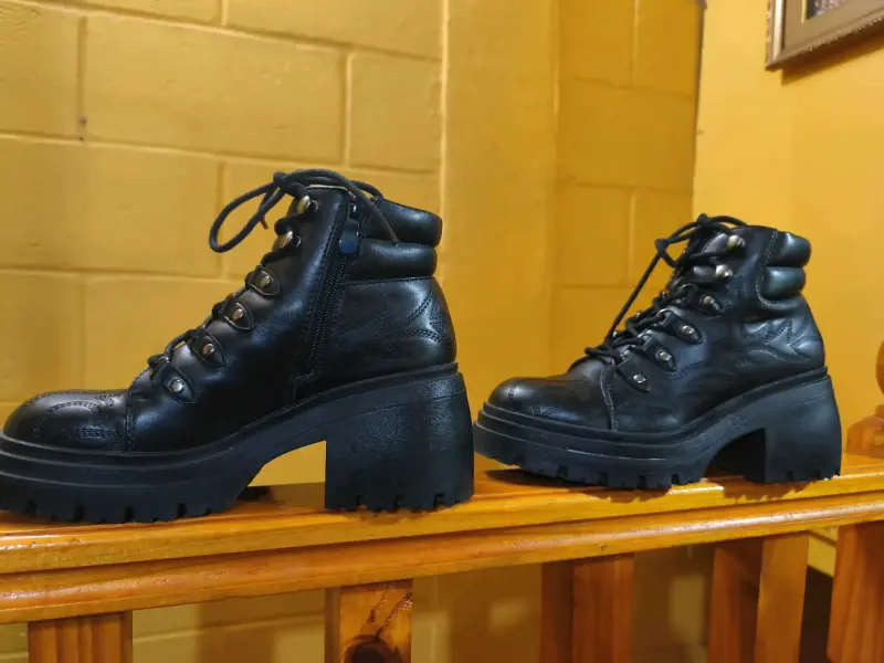 Botas negras de cuero - 4