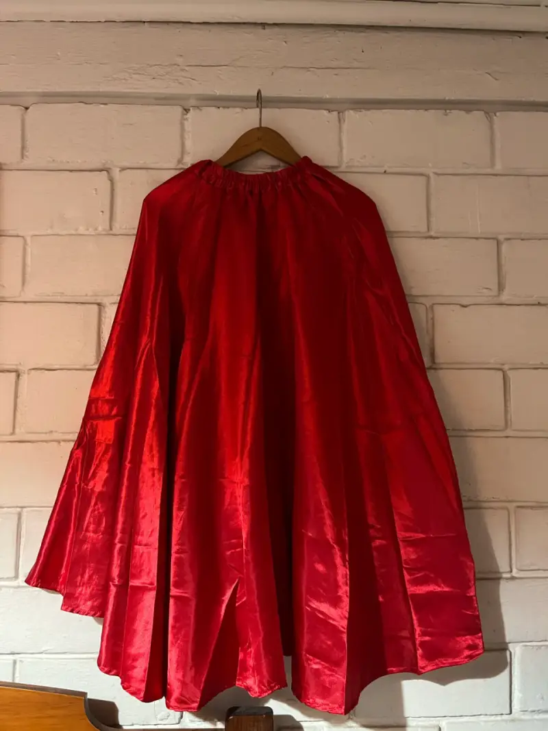 Falda roja de disfraz