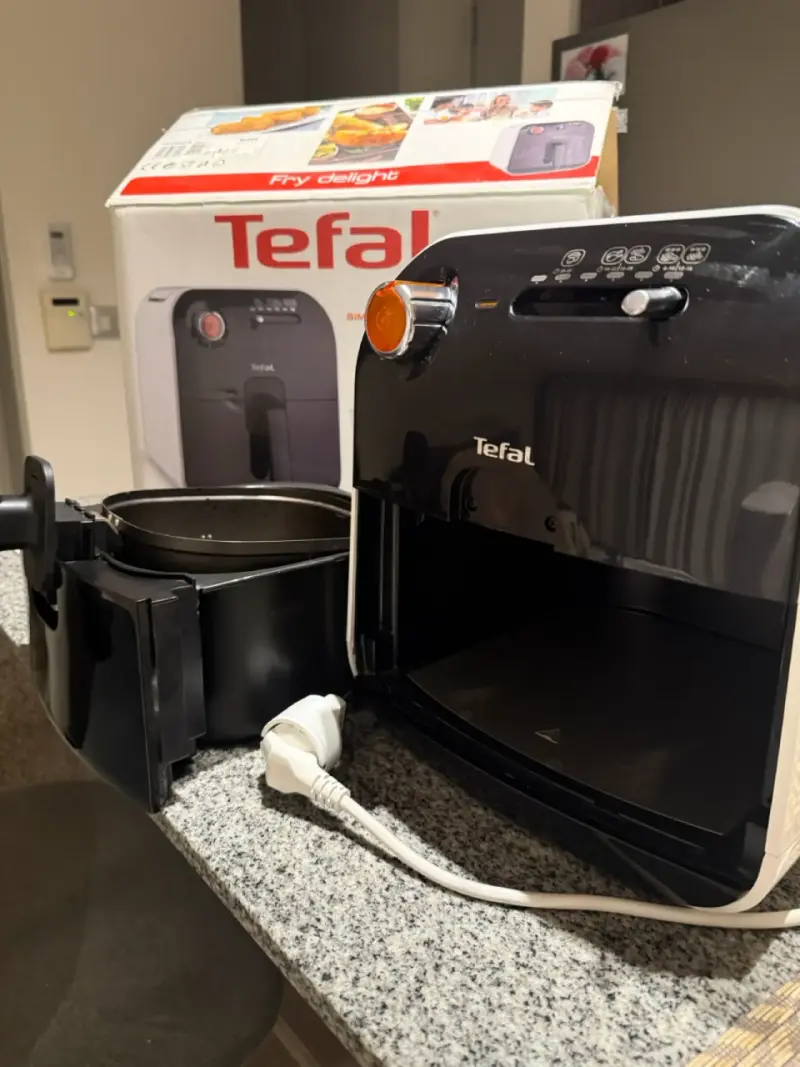 Freidora de aire Tefal negra - 1
