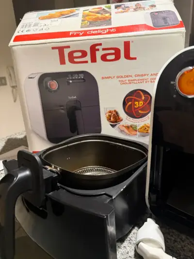 Freidora de aire Tefal negra - miniatura 2