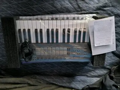 Controlador MIDI Novation FLKey 37 - miniatura 3