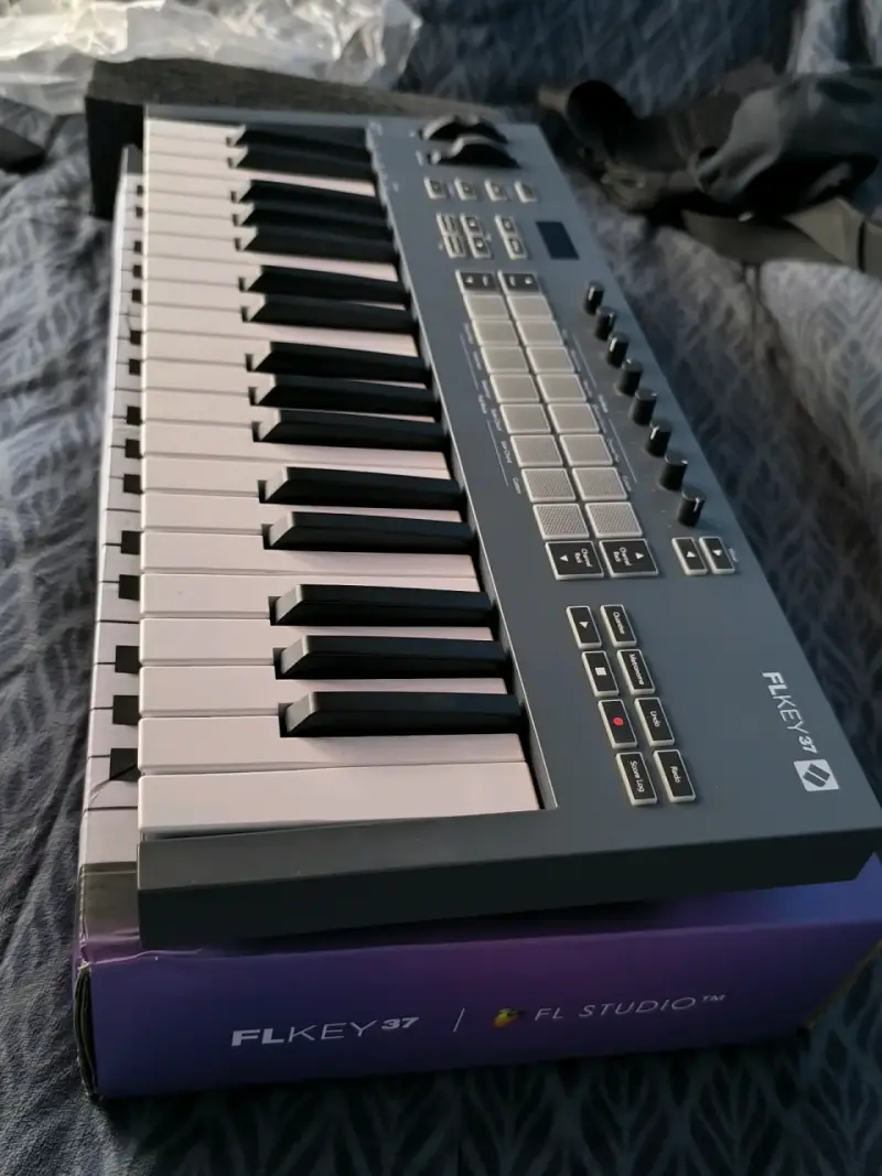 Controlador MIDI Novation FLKey 37 - 5