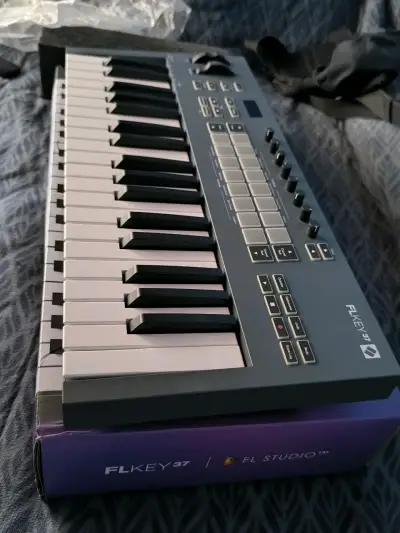 Controlador MIDI Novation FLKey 37 - miniatura 5