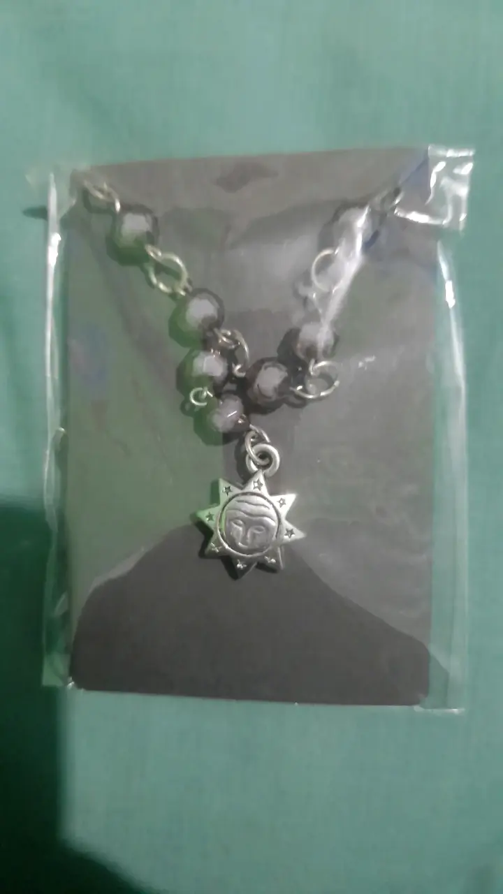 Collar con dije de sol