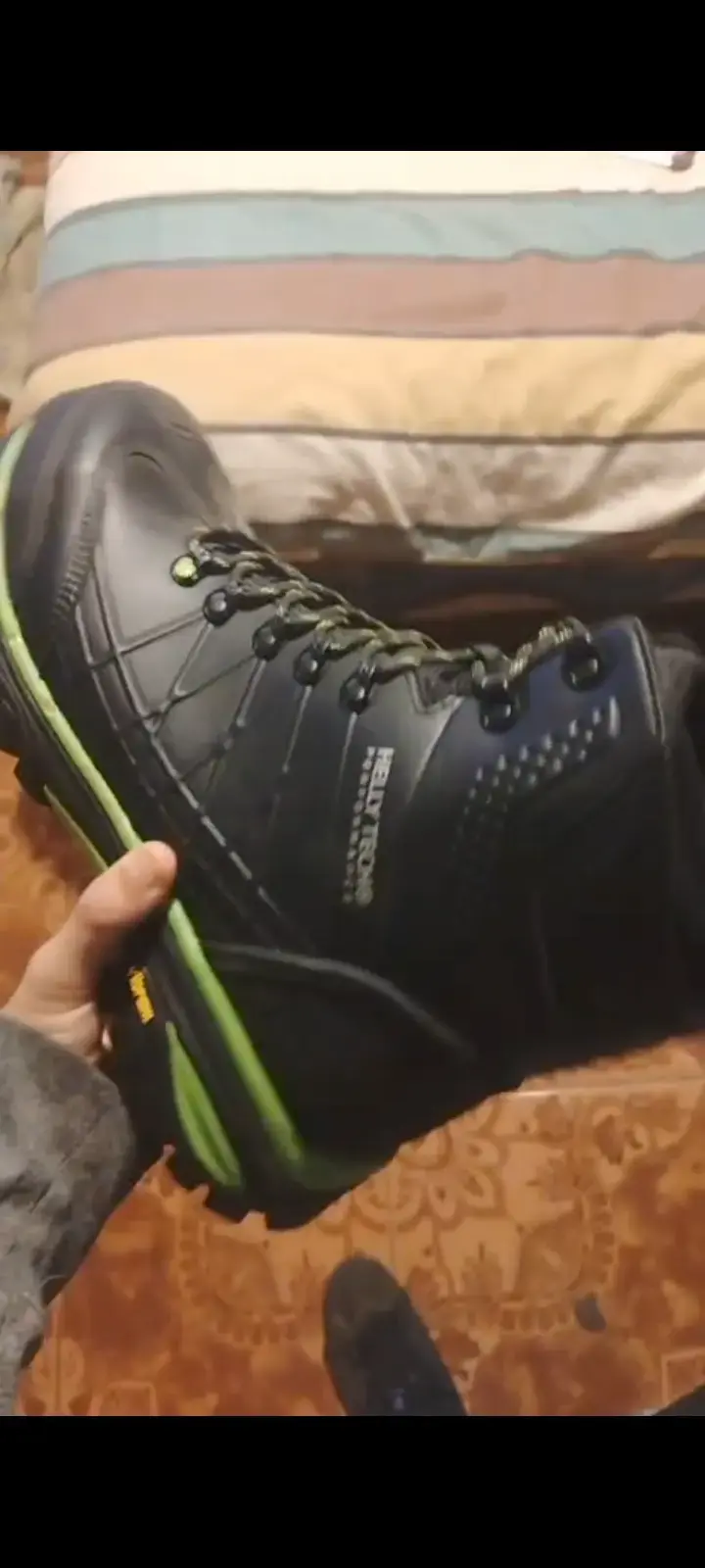 Botas Helly Tech negras y verdes