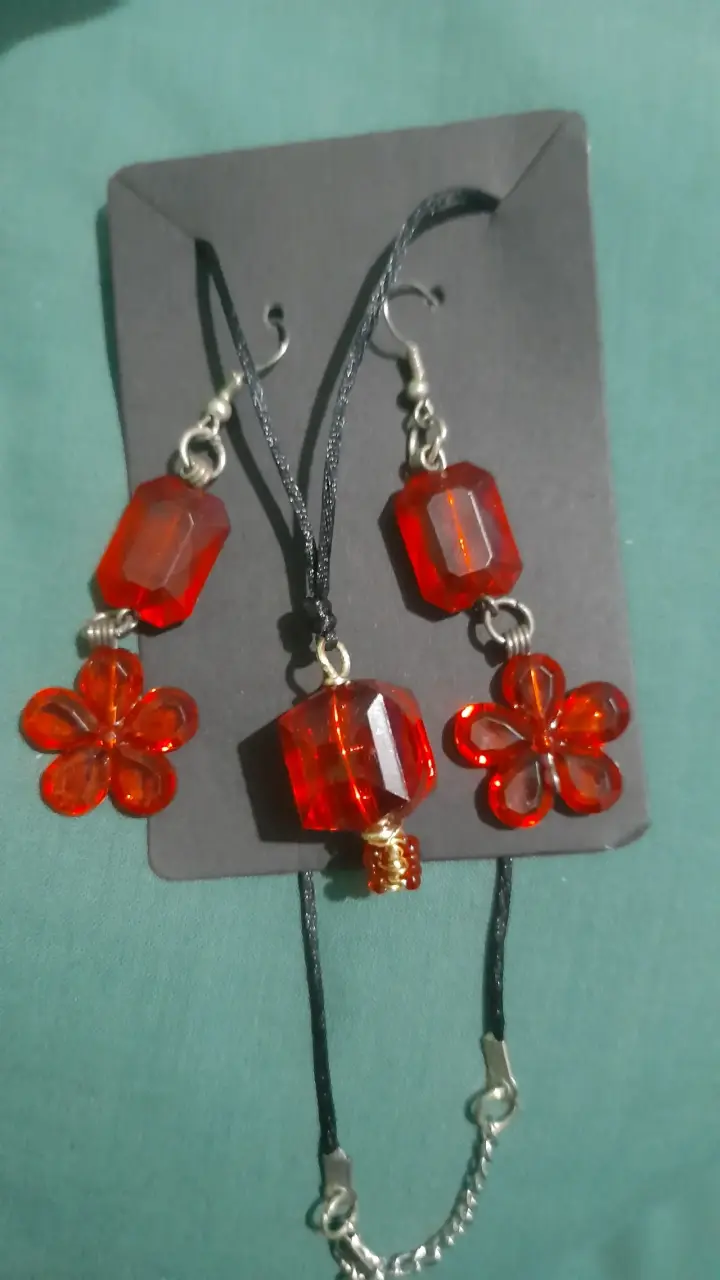 Conjunto collar y aros rojos