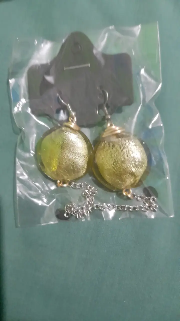 Aros dorados con cadenas