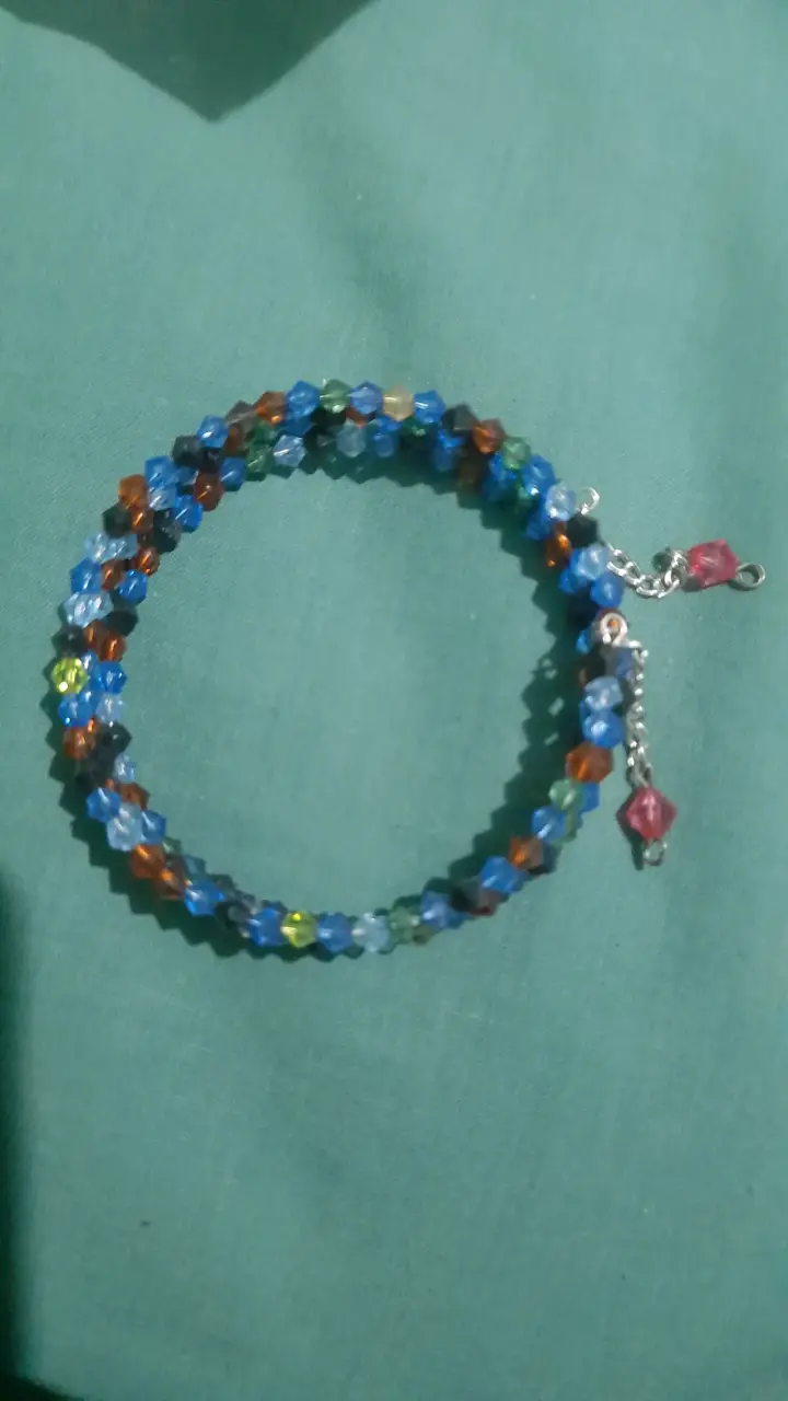 Pulsera de cuentas coloridas