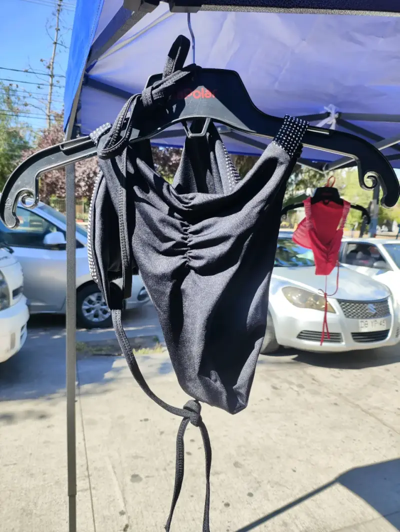 Bikini negro con detalles brillantes - 1