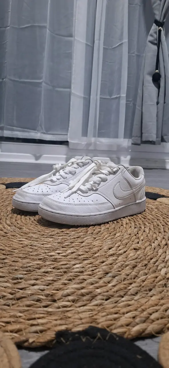 Zapatillas deportivas blancas - 1