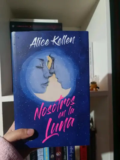 Libro 'Nosotros en la Luna' edición especial - miniatura 1