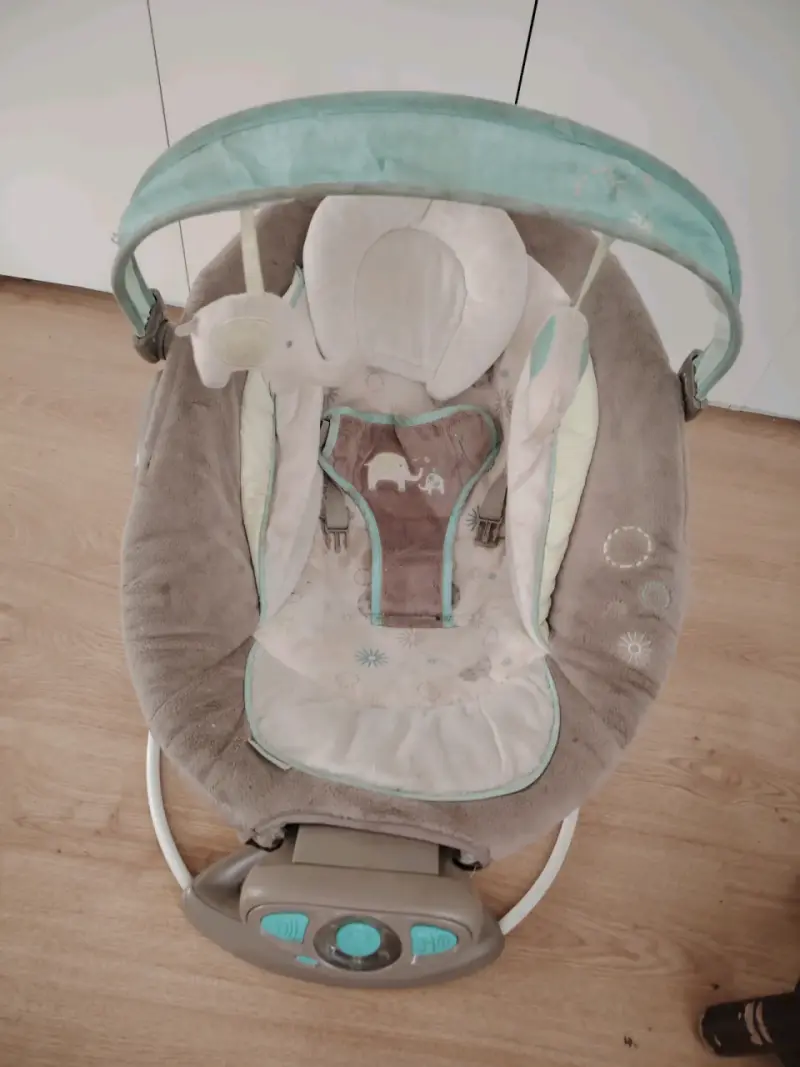 Silla mecedora para bebé gris y celeste - 1