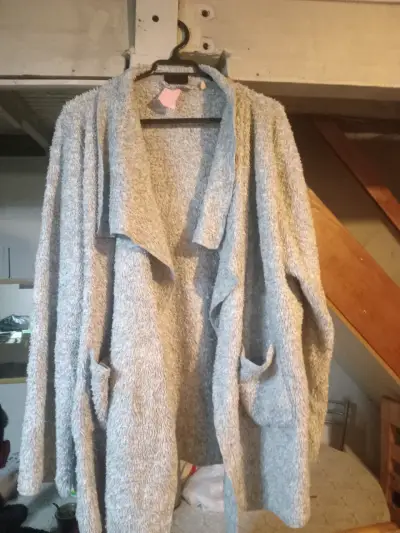 Cardigan de lana gris claro - miniatura 1