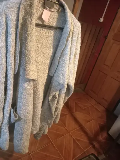 Cardigan de lana gris claro - miniatura 2