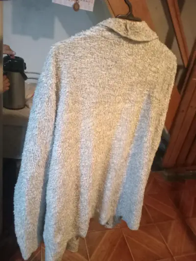 Cardigan de lana gris claro - miniatura 3