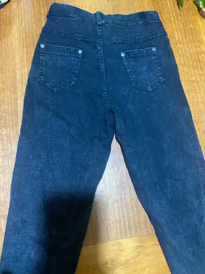 Jeans negros desgastados - miniatura 2