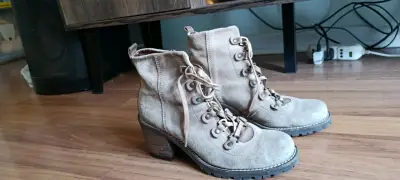 Botas de gamuza beige - miniatura 1