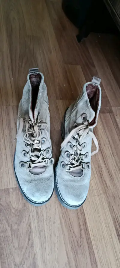 Botas de gamuza beige - miniatura 2