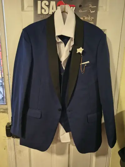 Traje azul con solapa negra, completo. - miniatura 1