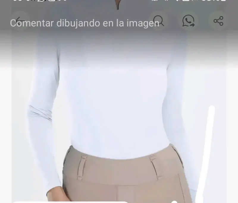 Polera blanca de cuello alto