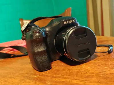 Cámara Sony Cyber-shot negra - miniatura 1