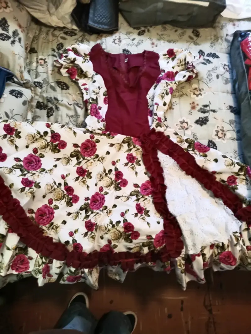 Vestido folclórico floral burdeo - 1
