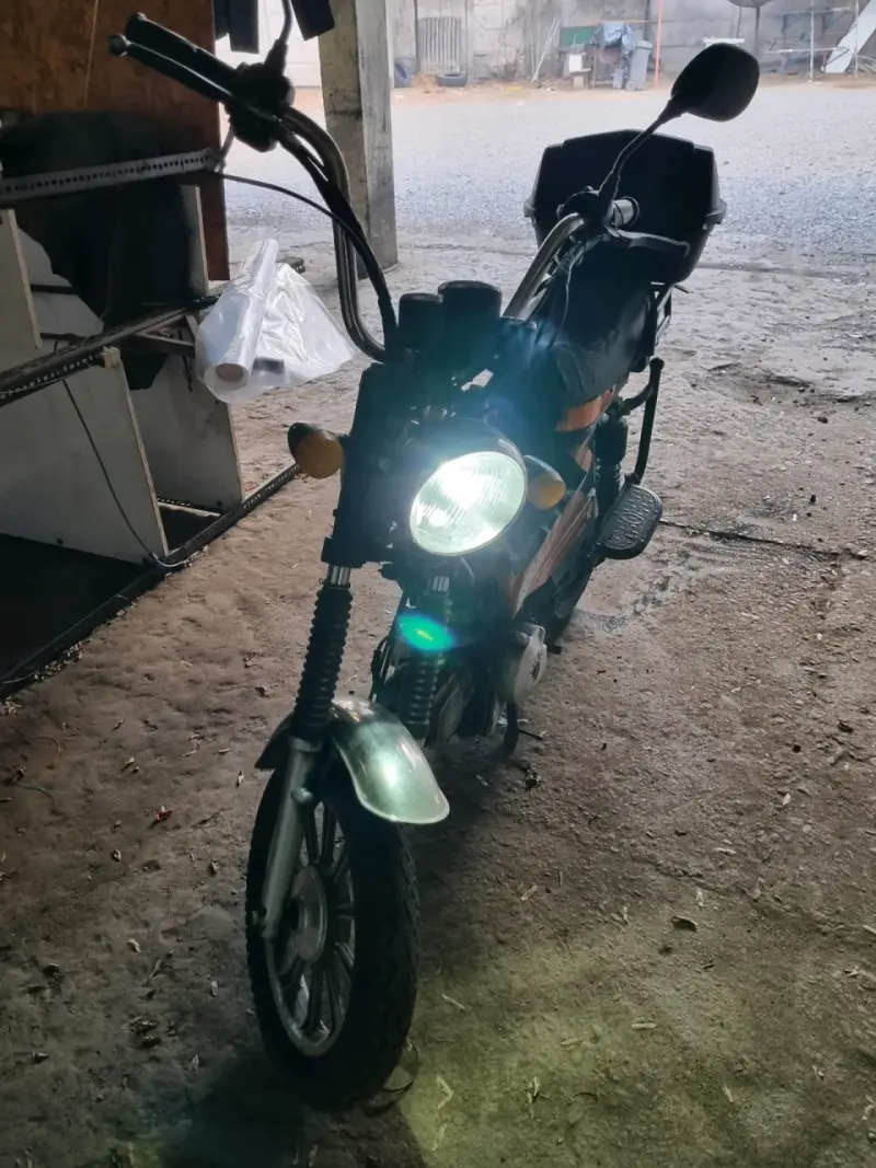 Moto - 4