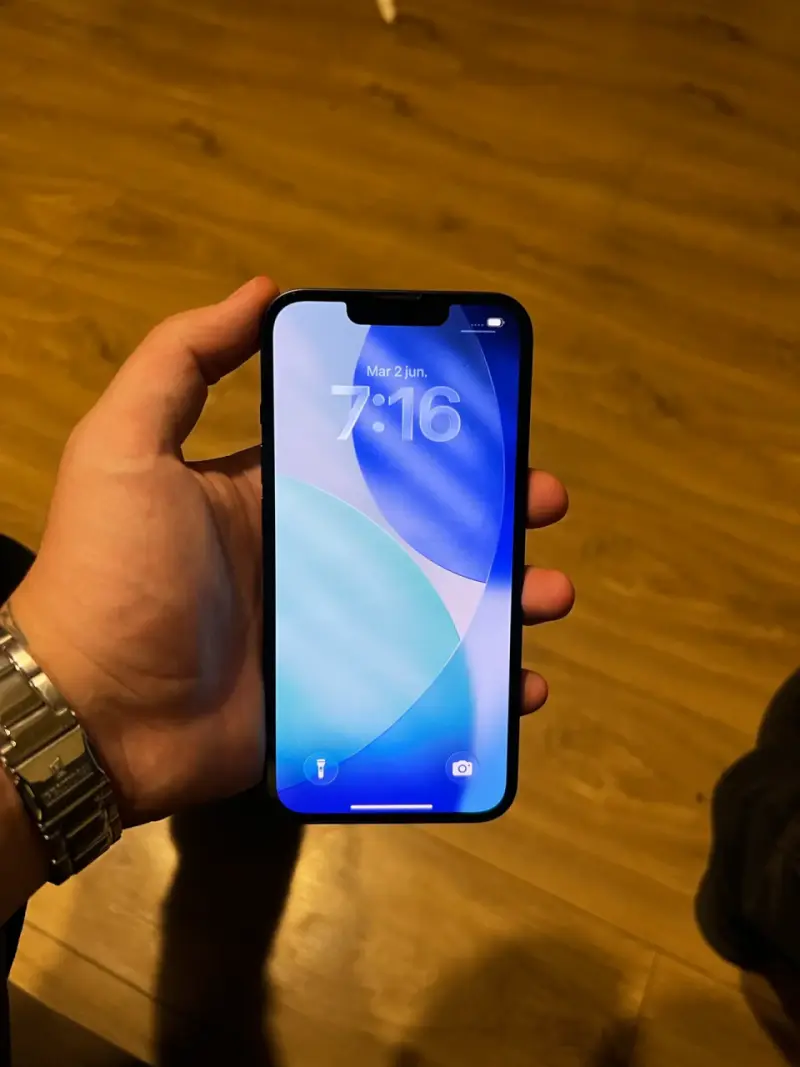 iPhone 13 Navy Blue - 128 GB - 2