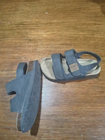 Sandalias negras niño con velcro - miniatura 3