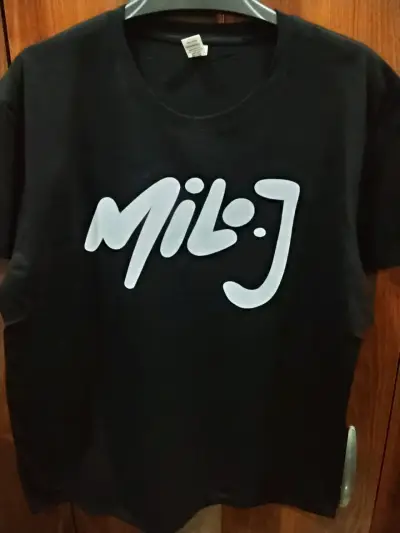 Poleras y Polerones personalizados - miniatura 3