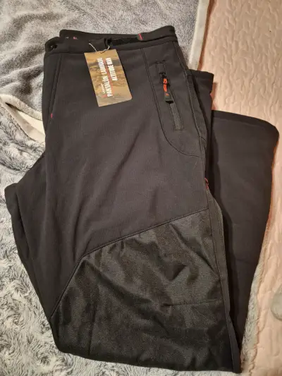 Pantalón negro de trekking - miniatura 1