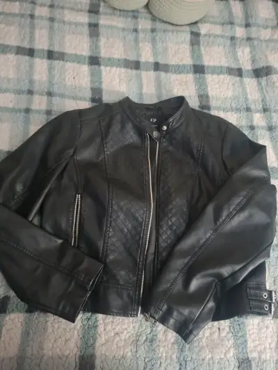 Chaqueta de cuero negra - miniatura 3