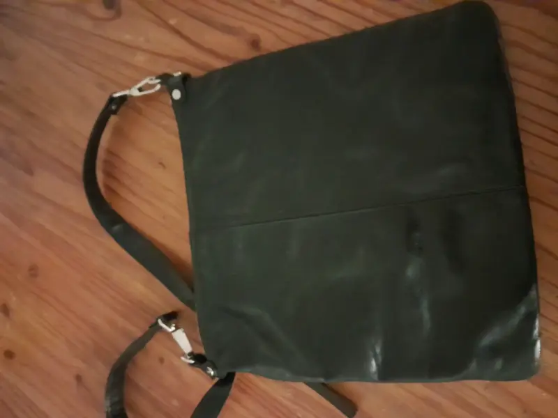 Cartera negra con tachas - 4
