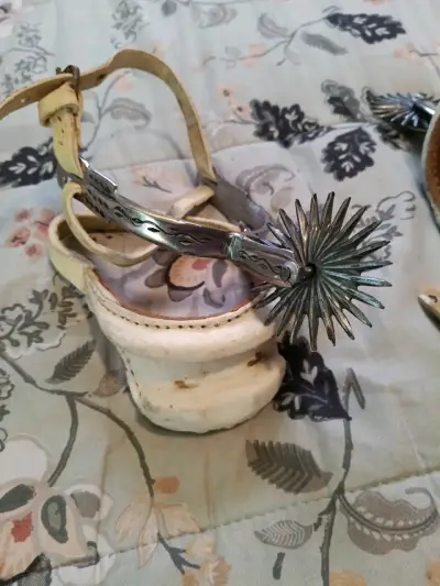 Espuelas tradicionales decoradas - miniatura 4