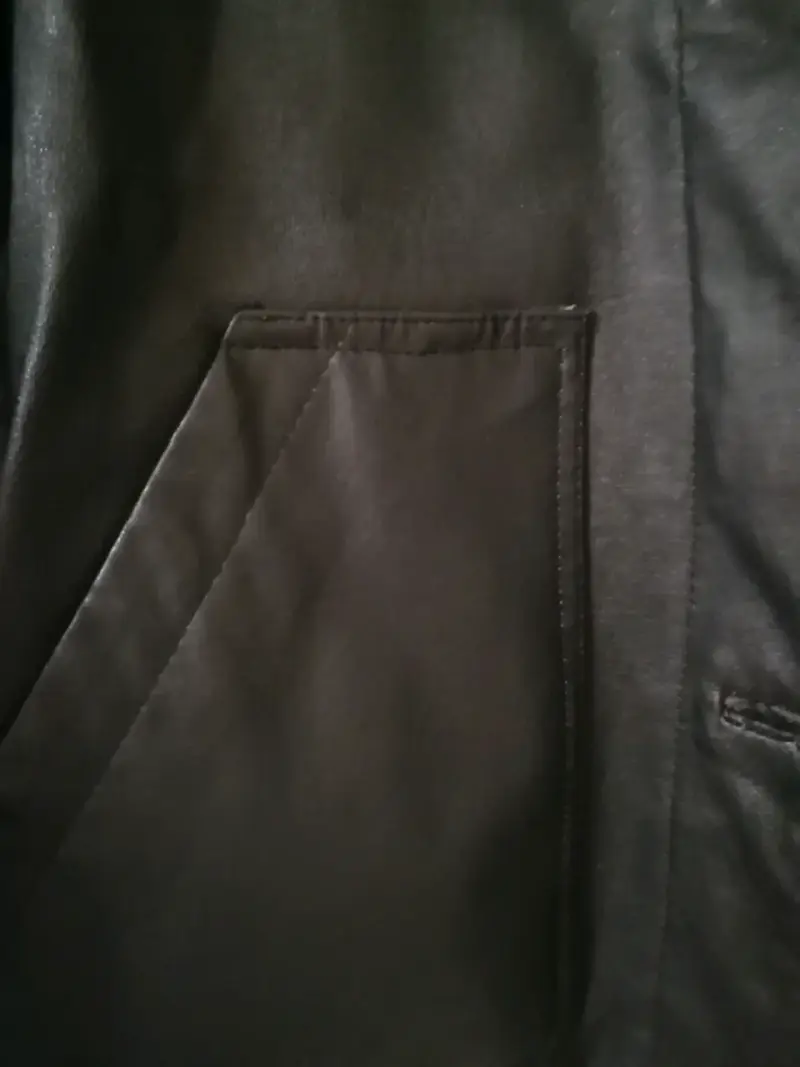 Abrigo negro de cuero con capucha - 2