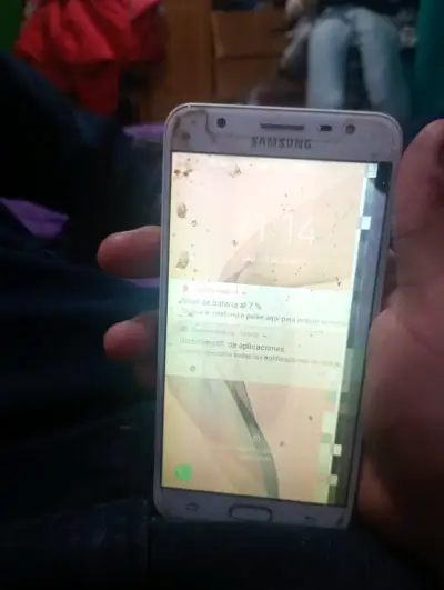 Celular Samsung j7 pantalla dañada - miniatura 4