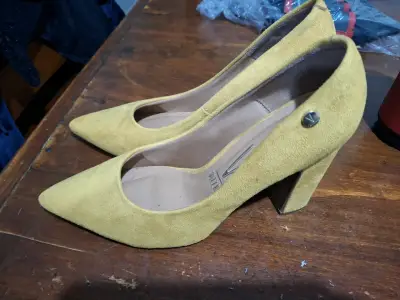 Zapatos taco alto mostaza Vizzano - miniatura 2