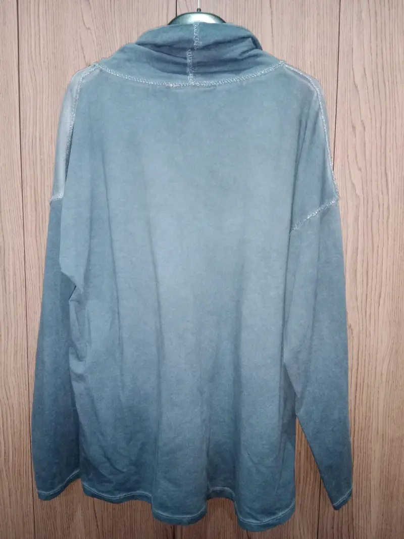 Polerón gris de cuello alto - 1