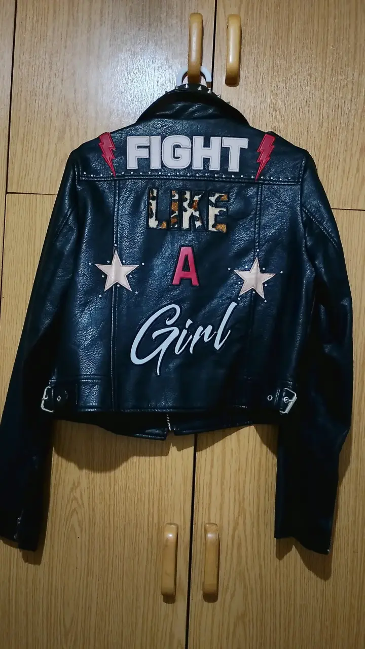 Chaqueta de cuero negra con estrella - 2