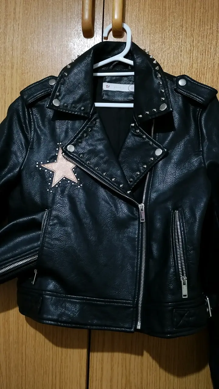 Chaqueta de cuero negra con estrella - 3