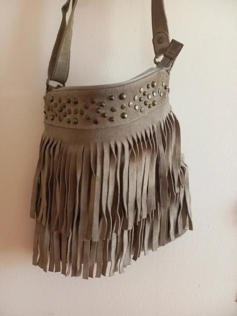 Cartera con flecos beige - 1