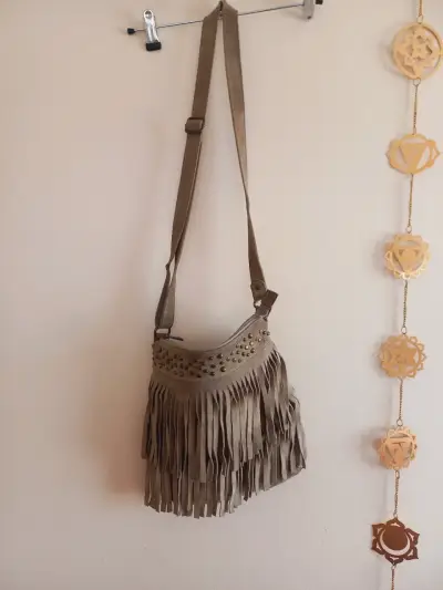 Cartera con flecos beige - miniatura 2